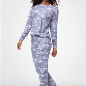 Onzie Camo Sweats new with tags.